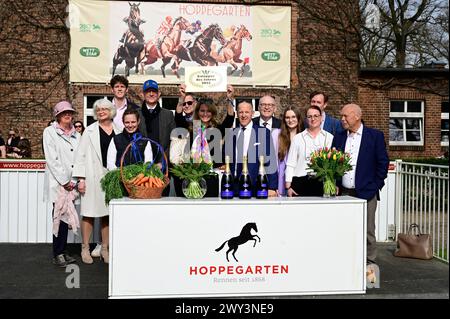 Die Rennbahn Berlin-Hoppegarten hat in diesem Jahr die Ehre, den „Galopper des Jahres“ Fantastic Moon, einen vierjährigen Hengst der Besitzergemeinsch Stockfoto