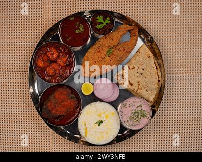 Thali mit Meeresfrüchten, nicht-vegetarische Gerichte, Pune, Maharashtra, India.ARW Stockfoto