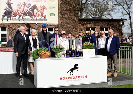 Die Rennbahn Berlin-Hoppegarten hat in diesem Jahr die Ehre, den „Galopper des Jahres“ Fantastic Moon, einen vierjährigen Hengst der Besitzergemeinsch Stockfoto