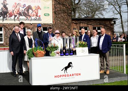 Die Rennbahn Berlin-Hoppegarten hat in diesem Jahr die Ehre, den „Galopper des Jahres“ Fantastic Moon, einen vierjährigen Hengst der Besitzergemeinsch Stockfoto