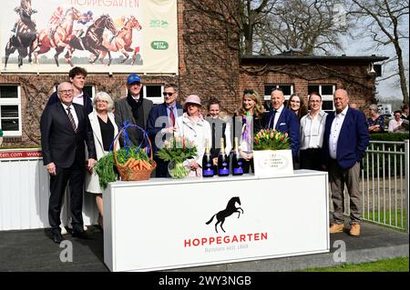 Die Rennbahn Berlin-Hoppegarten hat in diesem Jahr die Ehre, den „Galopper des Jahres“ Fantastic Moon, einen vierjährigen Hengst der Besitzergemeinsch Stockfoto