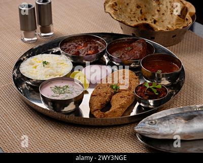 Surmai Thali, nicht-vegetarische Gerichte, Pune, Maharashtra, Indien.ARW Stockfoto