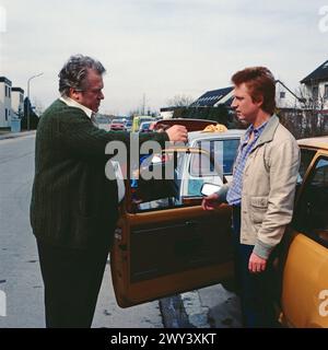 ...es ist die Liebe, TV-Episodenfilm vom Bayerischen Rundfunk, Deutschland, 1979, Regie: Hartmut Griesmayr, Drehbuch: Herbert Reinecker, Folge: der Verkehrsunfall, Szene: Günter Strack und Martin Semmelrogge Stockfoto