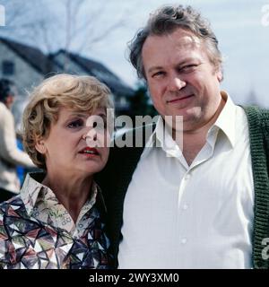 ...es ist die Liebe, TV-Episodenfilm vom Bayerischen Rundfunk, Deutschland, 1979, Regie: Hartmut Griesmayr, Drehbuch: Herbert Reinecker, Folge: der Verkehrsunfall, Szene: Bruni Löbel und Günter Strack Stockfoto