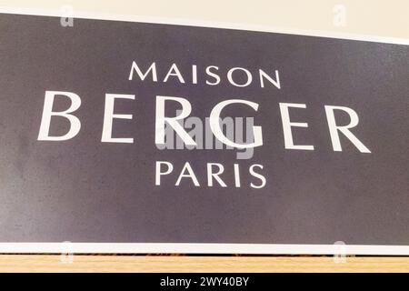 Bordeaux , Frankreich - 04 02 2024 : maison berger paris Logo Marke und Textzeichen auf Shop HOME Duftserie französisch Geschäft Stockfoto