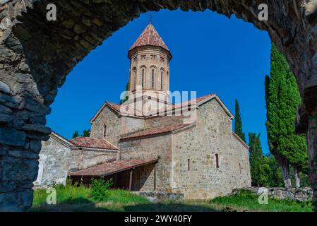 Sommertag im Kloster Ikalto in Georgien Stockfoto