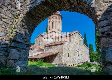 Sommertag im Kloster Ikalto in Georgien Stockfoto