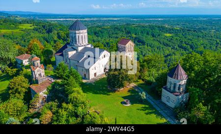 Sommertag im Kloster Martvili in Georgien Stockfoto