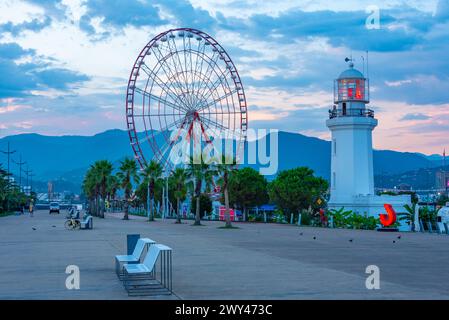 Ferris Wheel und Batumi Leuchtturm in Georgia Stockfoto
