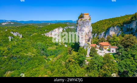 Katskhi-Säule in georgien an einem sonnigen Tag Stockfoto