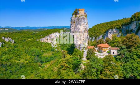 Katskhi-Säule in georgien an einem sonnigen Tag Stockfoto