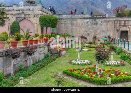 Nishat Bagh, Terrassenmogul-Garten, 17. Jahrhundert, Srinagar, Kaschmir, Indien Stockfoto