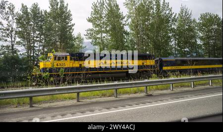 Seward, Alaska - 14. August 2024: Alaska Railroad (ARR). Der Personenzug bringt die Passagiere in Richtung Seward auf der Kenai-Halbinsel. Stockfoto