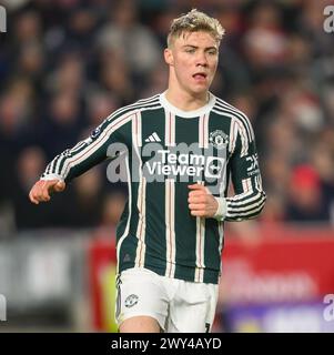 London, Großbritannien. 30. März 2024. 30. März 2024 - Brentford gegen Manchester United - Premier League - GTECH Community Stadium. Rasmus Hojlund von Manchester United im Kampf gegen Brentford. Bildnachweis: Mark Pain/Alamy Live News Stockfoto