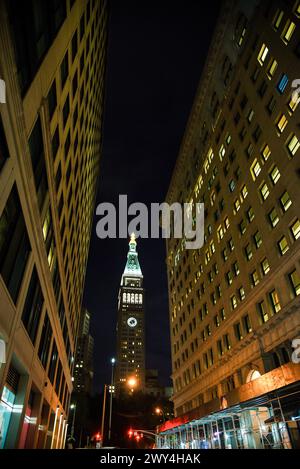 Der Met Life Tower von Lower Manhattan bei Nacht aus gesehen - New York City, USA Stockfoto