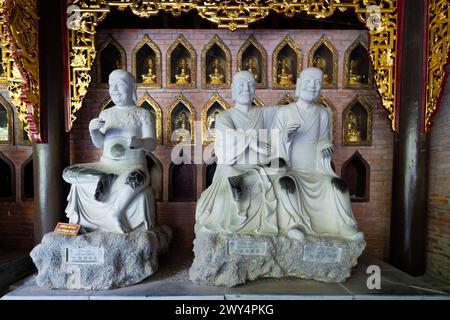 Eine wunderschöne Landschaft mit Bai Dinh Pagode Statuen in Vietnam. Stockfoto