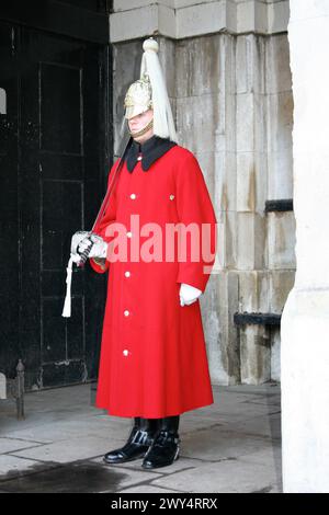 London, England: 20. Januar 2007: A Guard of the Household Cavalry in seiner Rolle als persönlicher Leibwächter der Königin am Eingang von Whitehall P Stockfoto