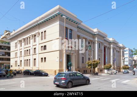 Patras, Griechenland - 27. April 2019: Das Gerichtsgebäude befindet sich im Stadtzentrum. Stockfoto