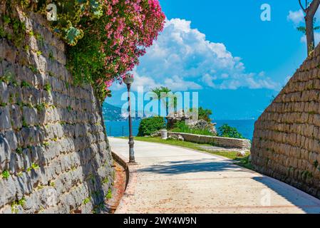 Küstenpromenade bei Herceg Novi in Montenegro Stockfoto