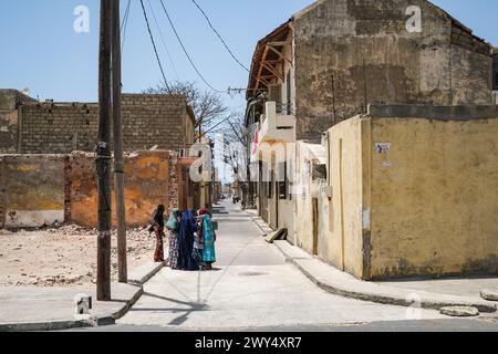 St. Louis, Senegal. 31. März 2024. © Nicolas Remene/Le Pictorium/MAXPPP - Saint-Louis 31/03/2024 Nicolas Remene/Le Pictorium - 31/03/2024 - Senegal/Saint-Louis/Saint-Louis - Rue a Saint-Louis du Senegal, le 31 mars 2024. - Valeurs ACtuelles out, no jdd, jdd out, RUSSIA OUT, NO RUSSIA #norussia/31/03/2024 - Senegal/Saint-Louis/Saint-Louis - Street in Saint-Louis, Senegal, 31. März 2024. Quelle: MAXPPP/Alamy Live News Stockfoto