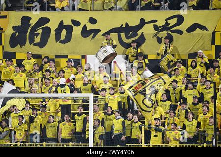 Sankyo Frontier Kashiwa Stadium, Chiba, Japan. April 2024. Kashiwa Reysol Fans, 2. APRIL 2024 - Fußball/Fußball : 2024 J1 League Spiel zwischen Kashiwa Reysol 1-1 Cerezo Osaka im Sankyo Frontier Kashiwa Stadium, Chiba, Japan. Quelle: MATSUO.K/AFLO SPORT/Alamy Live News Stockfoto