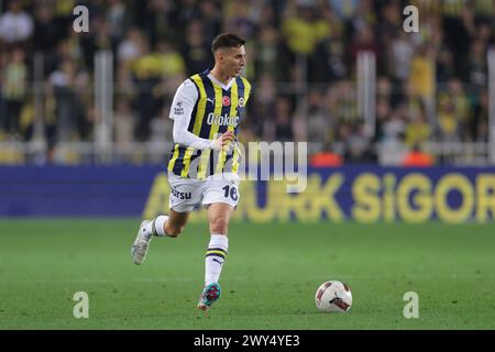 Istanbul, Türkei. April 2024. Istanbul, Türkei, 3. April 2024: Mert Muldur (16 Fenerbahce) während des türkischen Fußballspiels der Super League zwischen Fenerbahce und Adana Demirspor im Ulker Stadium, Türkei. Emre OKTAY (Emre OKTAY/SPP) Credit: SPP Sport Press Photo. /Alamy Live News Stockfoto