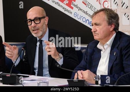 L'assessore al bilancio del Comune di Venezia Michele Zuin, Sindaco di Venezia Luigi Brugnaro präsentano il „Contributo di accesso a Venezia“ richiesto ai turisti in visita giornaliera senza a pernotto applicato nell'are della Città Antica di Venezia evento tenutosi presso la sede della Stampa a a Roma, Giovedì 04. April 2024 (Foto Mauro Scrobogna/LaPresse) der Haushaltsrat der Gemeinde Venedig Michele Zuin, der Bürgermeister von Venedig Luigi Brugnaro, stellt den von Touristen angeforderten „Zutrittsbeitrag zu Venedig“ bei einem täglichen Besuch ohne Übernachtung in den Gebieten vor Stockfoto