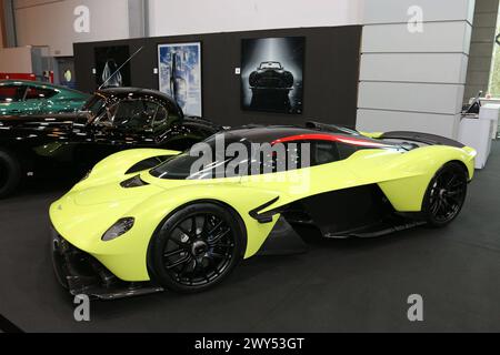 Aston Martin Valkyrie Baujahr 2023, 34. Techno Classica Essen 03. - 07.04.2024. Messe Essen, Siha, Oldtimer / klassische Autos / Autoausstellung, Oldtimermesse, Essen D. *** Aston Martin Valkyrie Baujahr 2023 , 34 Techno Classica Essen 03 07 04 2024 Messe Essen, Siha, Oldtimer Oldtimermesse, Essen D Stockfoto