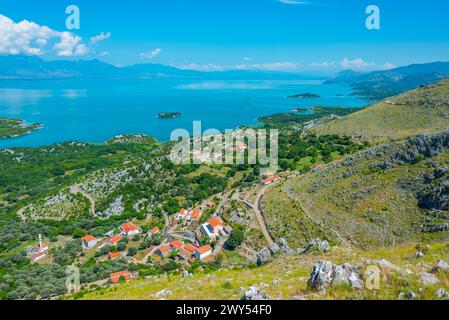 Panorama der Inseln auf dem Skadar-See in Montenegro Stockfoto