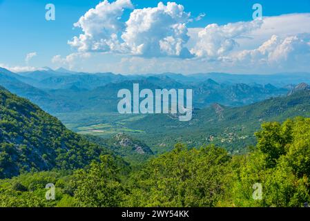 Berglandschaft Montenegros in der Nähe des Skadar-Sees Stockfoto