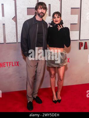 New York City, Usa. April 2024. QUEENS, NEW YORK CITY, NEW YORK, USA - APRIL 03: Michiel Huisman und Sofia Boutella kommen zu Netflix's „Rebel Moon - Part Two: The Scargiver“ - „Rebel Moon: Songs of the Rebellion' Album Launch Event fand am 3. April 2024 im Knockdown Center in Queens, New York City, New York, USA statt. (Foto von Christian Lora/Image Press Agency) Credit: Image Press Agency/Alamy Live News Stockfoto