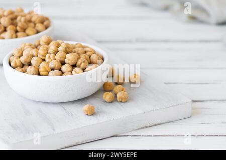 Geröstete, salzige gelbe Kichererbsen, traditionelle türkische Nüsse, Lebblbi Stockfoto