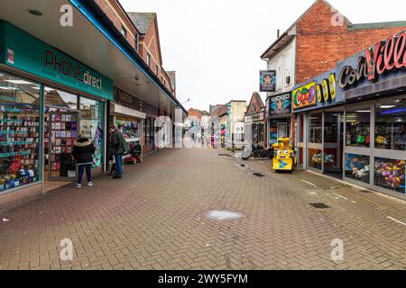 Skegness, Lincolnshire, Großbritannien, England, Skegness High Street, High Street, Geschäfte, Geschäfte, Stadt, Stadtzentrum, Fußgängerzone, Skegness Stadt, Stadt, Städte Stockfoto