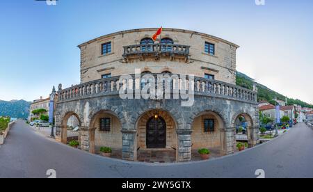 Perast Museum während eines Sommertages in montenegro Stockfoto