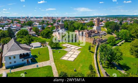 Panoramablick auf den fürstlichen Hof in der rumänischen Stadt Targoviste Stockfoto