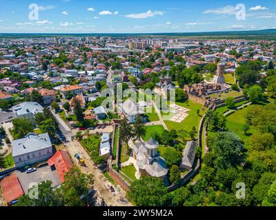 Panoramablick auf den fürstlichen Hof in der rumänischen Stadt Targoviste Stockfoto