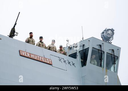 Die Fregatte Iver Huitfeldt kommt am Donnerstag, 4. April 2024, im Basishafen der Marinestation Korsoer an. Seit Februar 2024 ist die dänische Fregatte Iver Huitfeldt im Rahmen der internationalen Koalitionsoperation Prosperity Guardian im Roten Meer stationiert. Aufgabe der Koalition ist es, die zivile Schifffahrt vor Angriffen der Huthi-Bewegung im Jemen zu schützen. (Foto: Ida Marie Odgaard/Ritzau Scanpix) Stockfoto