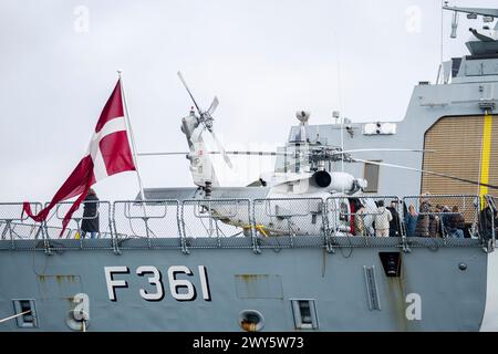 Die Fregatte Iver Huitfeldt kommt am Donnerstag, 4. April 2024, im Basishafen der Marinestation Korsoer an. Seit Februar 2024 ist die dänische Fregatte Iver Huitfeldt im Rahmen der internationalen Koalitionsoperation Prosperity Guardian im Roten Meer stationiert. Aufgabe der Koalition ist es, die zivile Schifffahrt vor Angriffen der Huthi-Bewegung im Jemen zu schützen. (Foto: Ida Marie Odgaard/Ritzau Scanpix) Stockfoto