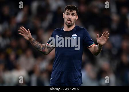 Turin, Italien. 4. April 2024. Alessio Romagnoli von SS Lazio reagiert beim Halbfinale der Coppa Italia im ersten Leg zwischen Juventus FC und SS Lazio. Quelle: Nicolò Campo/Alamy Live News Stockfoto