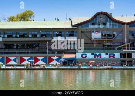 Club Mendoza de Regatas und See im Parque General San Martin, Mendoza, Provinz Mendoza, Argentinien. Stockfoto