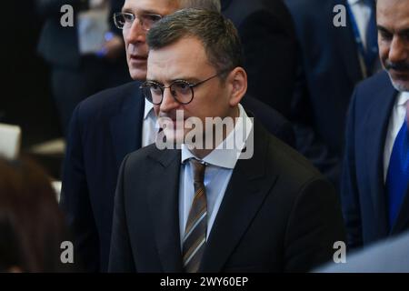 Brüssel, Belgien April 2024. Dmytro Kuleba, Außenminister, kommt am 4. April 2024 zu einem Treffen der NATO-Außenminister im NATO-Hauptquartier in Brüssel, Belgien, zusammen. Quelle: ALEXANDROS MICHAILIDIS/Alamy Live News Stockfoto