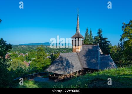 Die Holzkirche von Calinesti Caeni in Calinesti, Rumänien Stockfoto