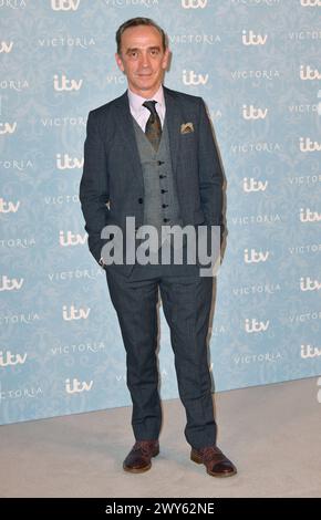 Adrian Schiller Dead at 60 Cast nimmt am 24. August 2017 am Ham Yard Hotel in London, England Teil und zeigt die neue Serie des ITV-Dramas über Queen Victoria I. CAP/JOR JOR/ London Greater London Großbritannien Copyright: XNilsxJorgensen/CapitalxPicturesx Stockfoto