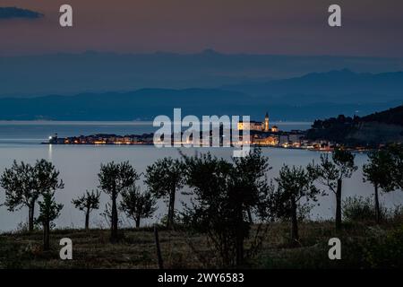 Piran bei Nacht Stockfoto