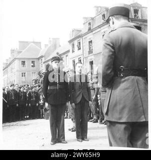 BASTILLE-TAG IN BAYEUX - die Feierlichkeiten in Bayeux wurden zum Anlass gemacht, den Croix de Guerre Gendame Gouget zu präsentieren, der die ersten britischen Truppen nach Bayeux und Mercader führte, einem Führer der französischen Untergrundbewegung. Auf diesem Bild wird die Zitat gelesen. Britische Armee, 21. Armeegruppe Stockfoto