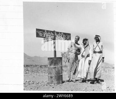 ALLIIERTE TRUPPEN REISEN DREI MILLIONEN MEILEN UND TÖTEN HEUSCHRECKEN - Wegweiser von R.A.S.C. zur Führung der Konvois , Organisation der Vereinten Nationen [UNO] Stockfoto