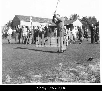 ENGLISCH-DÄNISCHES GOLFTURNIER - Lieutenant Bullock fährt vom ersten Abschlag ab. , Britische Rheinarmee Stockfoto