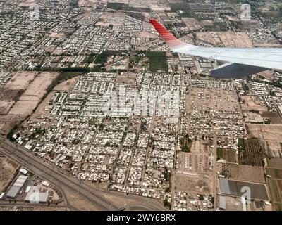 Arialansicht von Guaymallen, Mendoza, Argentinien, aus einem Flugzeug über dem Kopf. Stockfoto