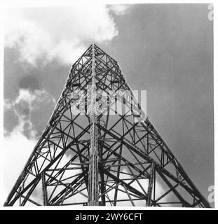 "REICHSENDER HAMBURG" WIRD JETZT VON DEN BRITEN BETRIEBEN - die Holzantenne des Hamburger Bahnhofs. Britische Armee, 21. Armeegruppe Stockfoto