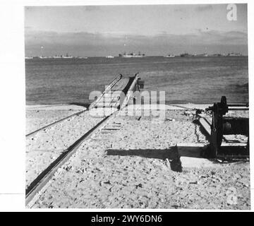 FOTOS VON VORGEFERTIGTEN ANSCHLÜSSEN USW. - Trolley-Rampe am L.S.T.Terminal zum Entladen von Rollmaterial, britische Armee, 21. Armeegruppe Stockfoto